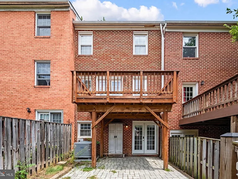 2035 S Glebe Rd — Photo 51