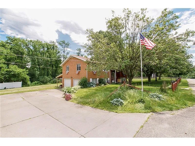 68 Camelian Ave photo 1