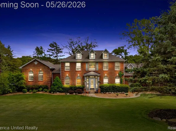 9422 Deer Creek Ct, Brighton, MI 48114
