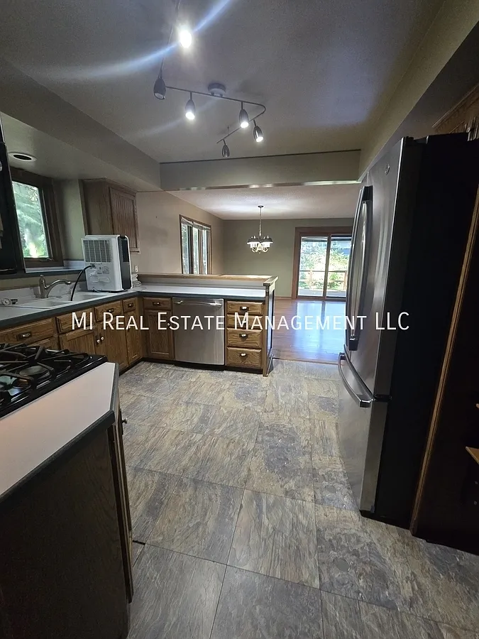 3 bed, 3.5 bath, 1980 sqft, $2,895 — Photo 3