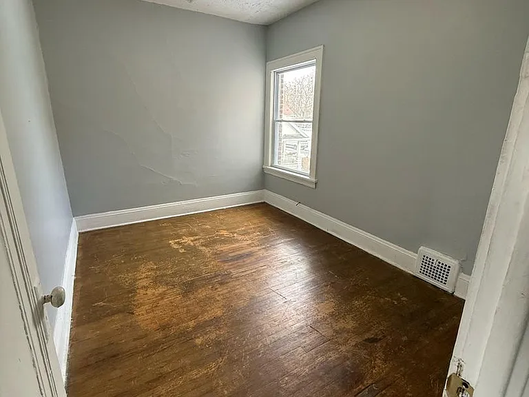 3390 E 143rd St #4 — Photo 7