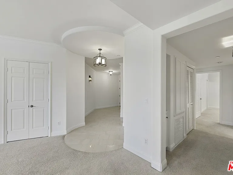 1820 Benecia Ave #402 — Photo 49