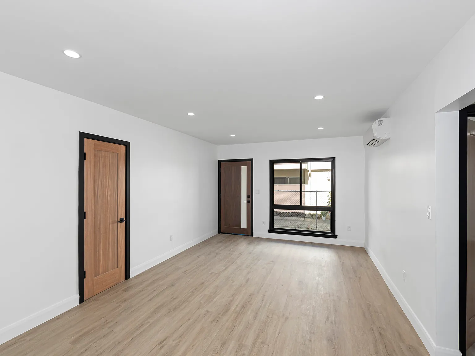 2 bed, 1000 sqft, $3,500 — Photo 4