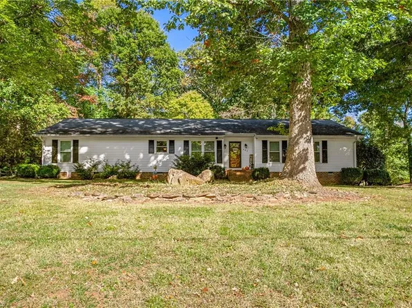 407 E Luther Ave, Liberty, NC 27298