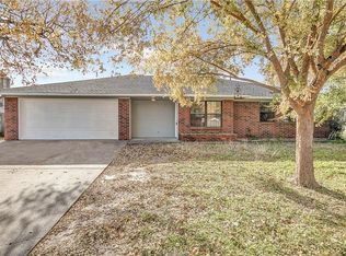 3705 Ravenwood Dr, Bryan, TX 77802
