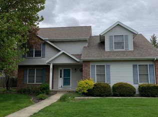 2901 Keystone Rd, Bloomington, IL 61704