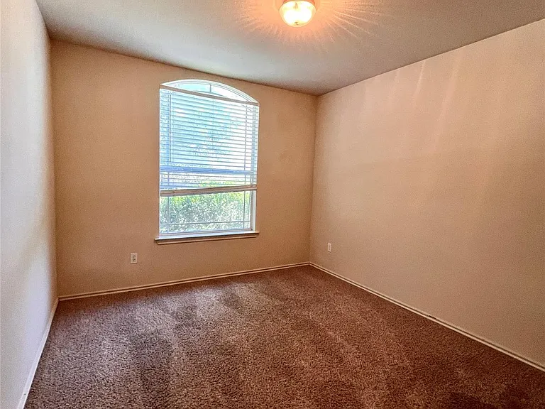11505 Burton St — Photo 14