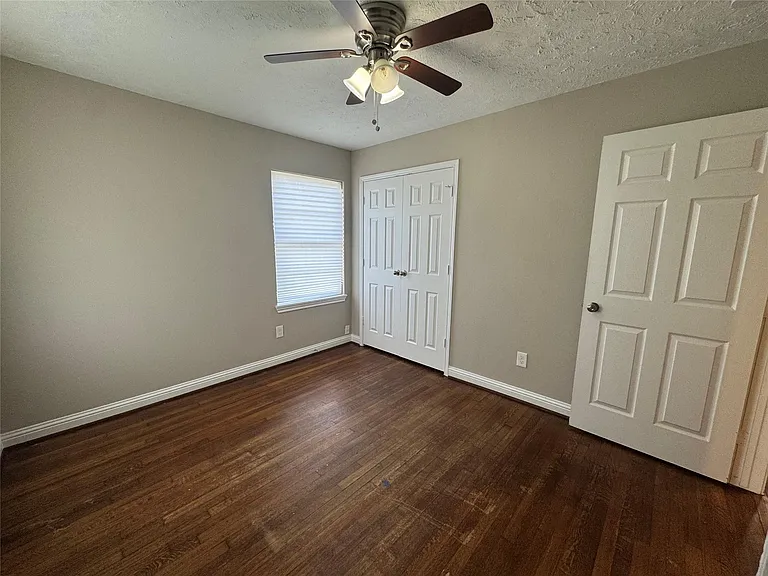 814 Globe St — Photo 11