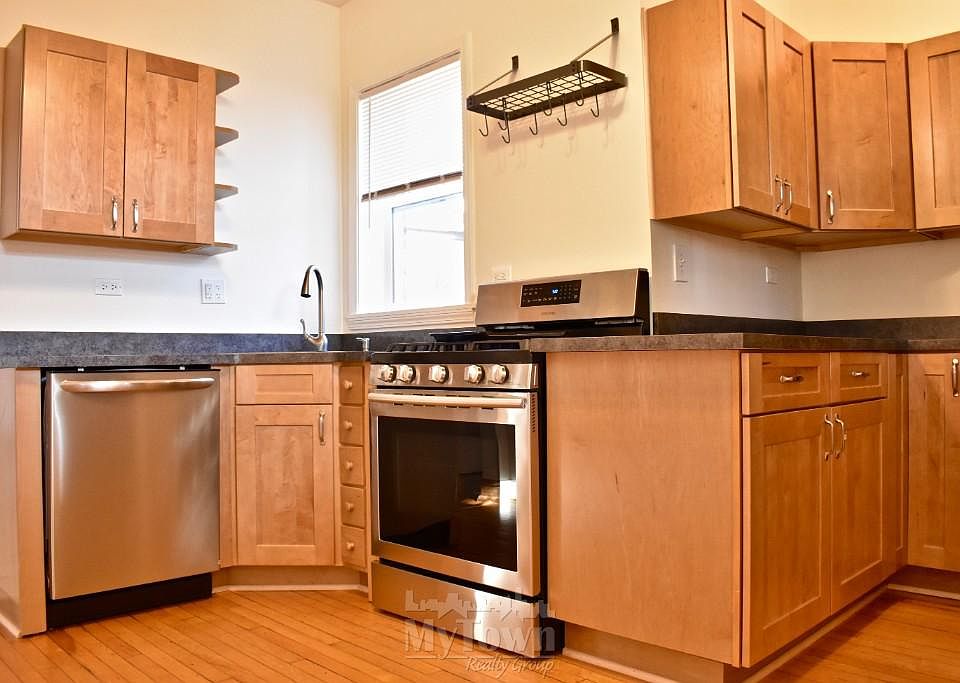 1st image of 4704 N Rockwell St APT 3
