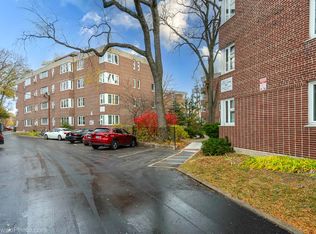 7210 Oak Ave APT 4SW, River Forest, IL 60305