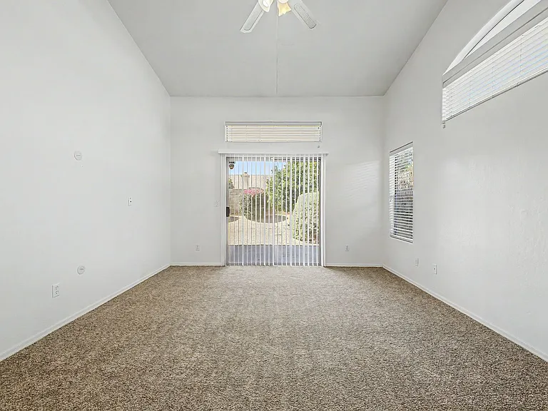 4432 E Meadow Dr — Photo 15