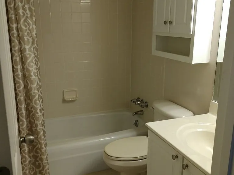 1700 SW 16th Ct — Photo 3