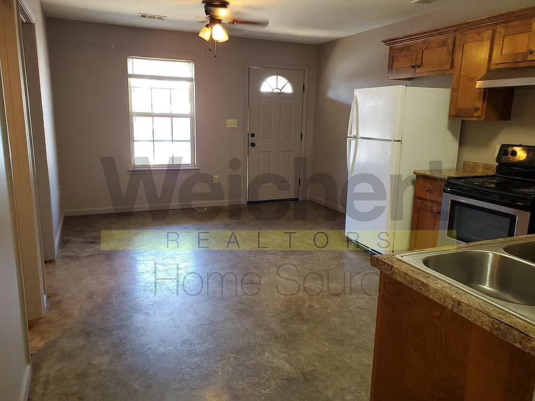 504 W Baldwin St #C — Photo 4