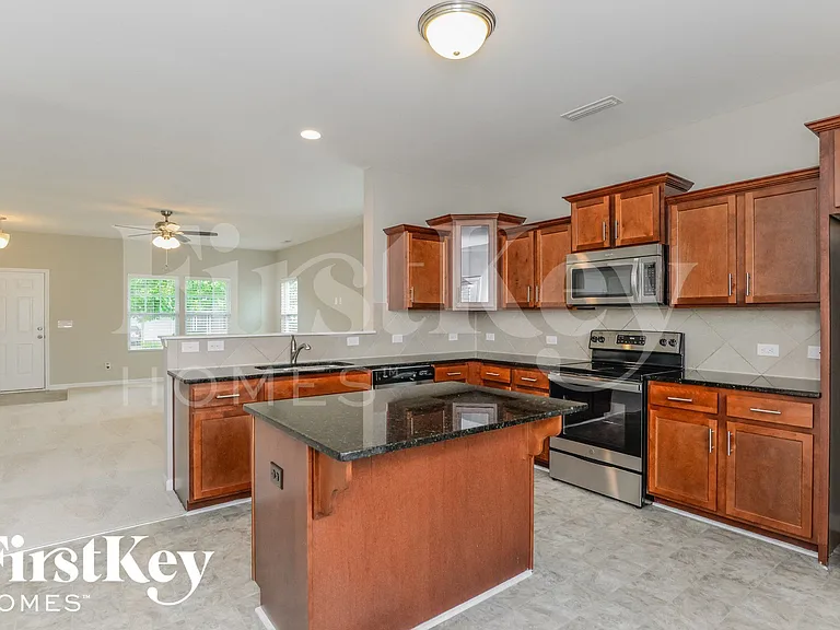 812 Southridge Dr — Photo 6