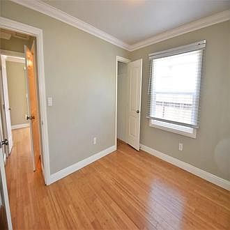 3rd image of 1550 W 66th St