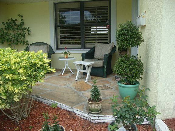 3rd image of 323 Oak Dr