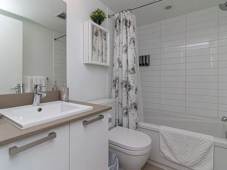517 Fisgard St #206 — Photo 4