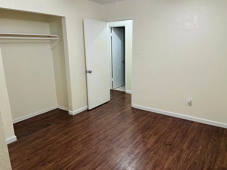 3400 Pleasant Valley Ln — Photo 6