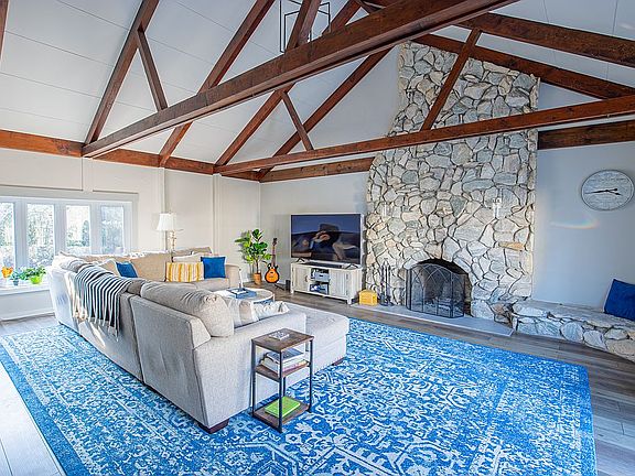 Enormous Great Room!