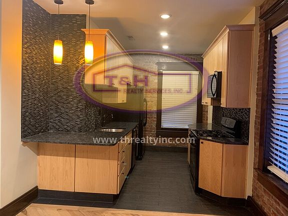 4th image of 108 E Saint Clair St APT C