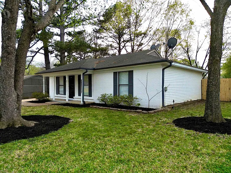 925 Greenview Rd — Photo 4