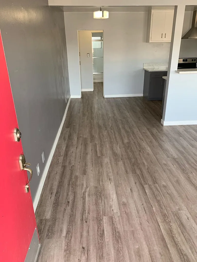 2455 Pasadena Avenue — Photo 4
