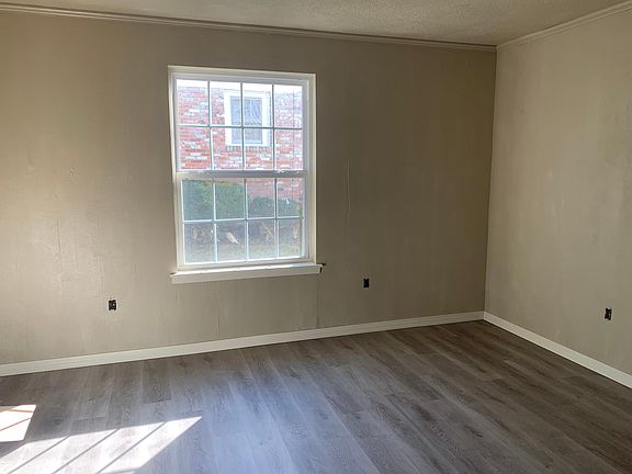3rd image of 919 W 8th St APT A