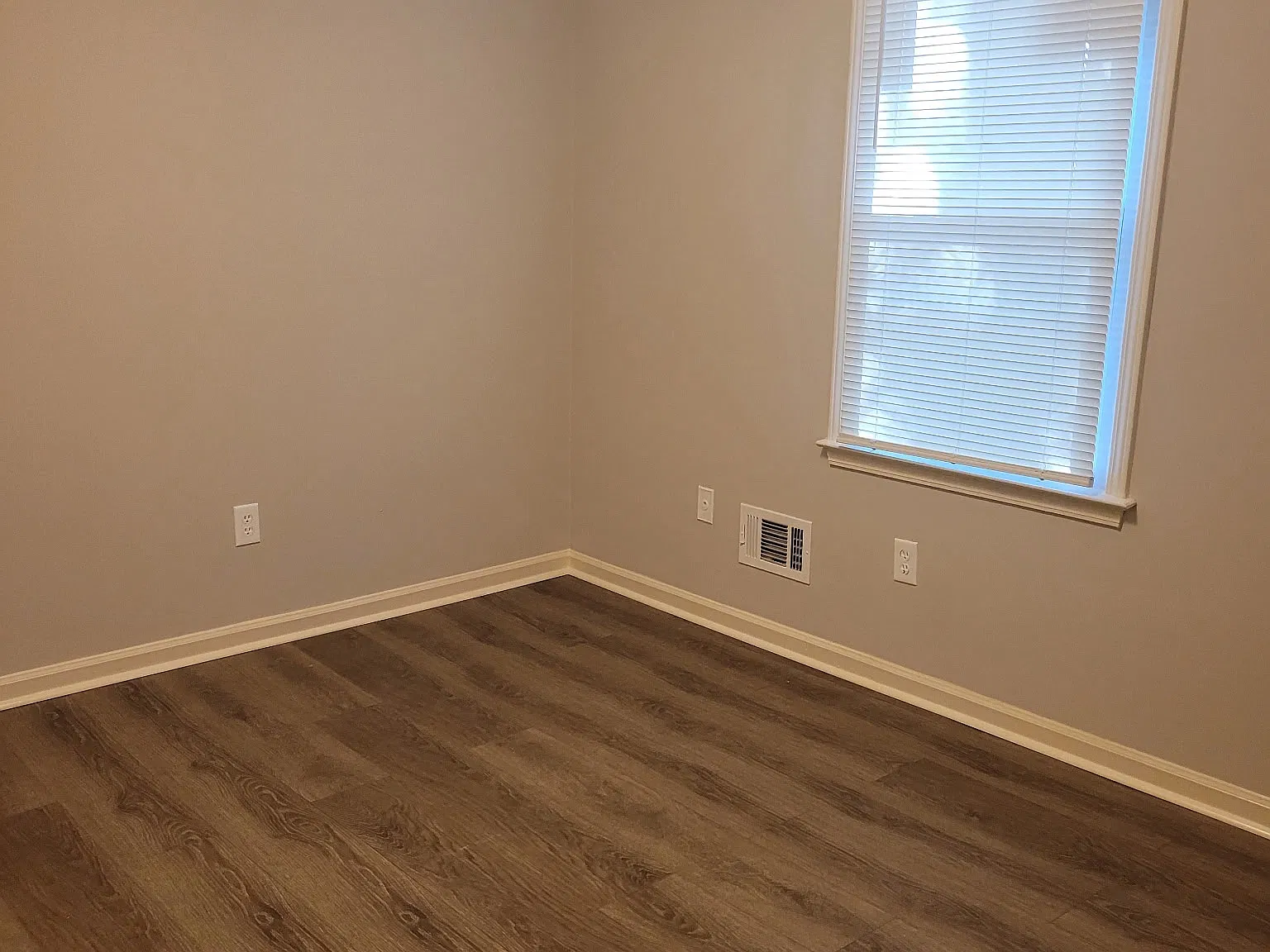 2 bed, 1.5 bath, $1,400 — Photo 3