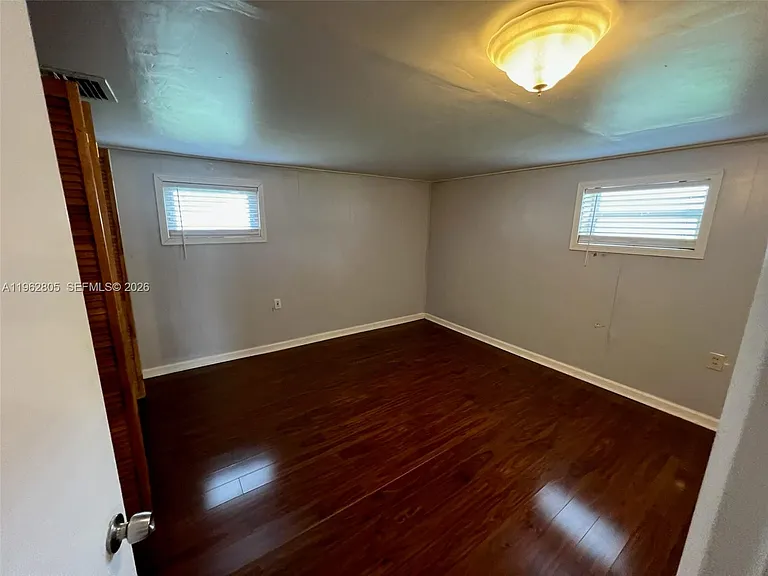 1260 NE 200th Ter — Photo 28