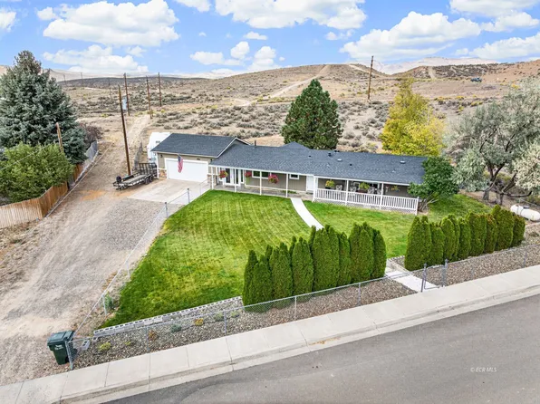 762 2nd St, Carlin, NV 89822