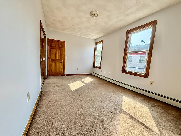 1236 Cambridge St — Photo 7