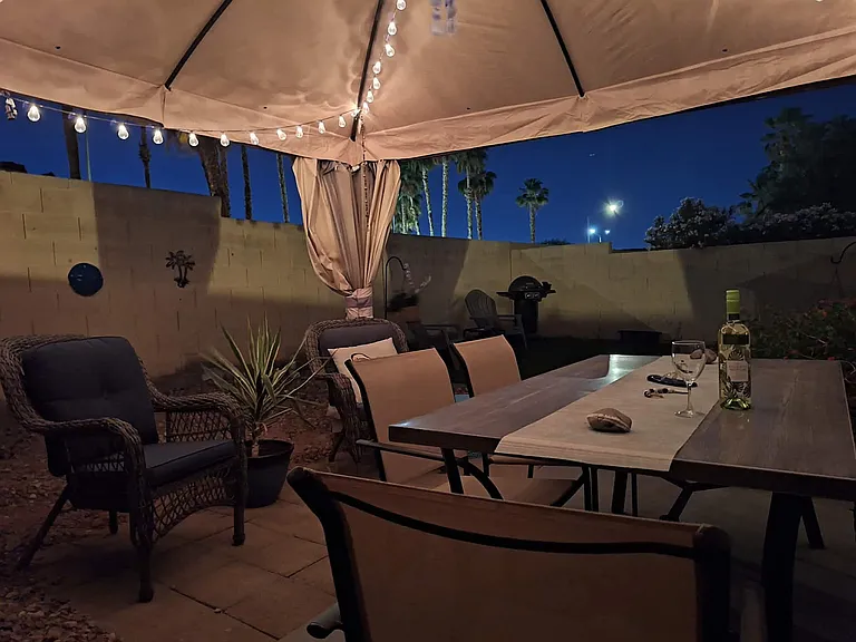 533 Meadbury Dr — Photo 2