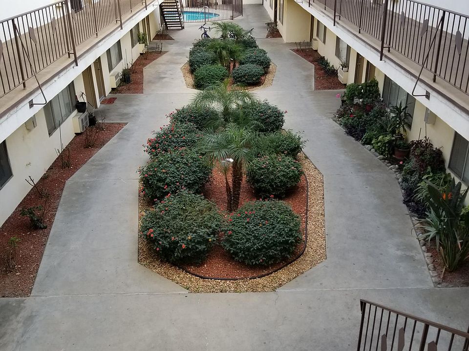 1st image of 7636 Owensmouth Ave #11
