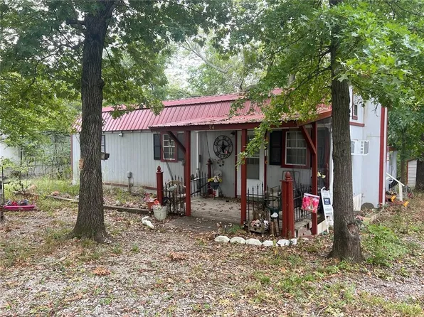 34 Hackberry Dr, Mound City, KS 66056