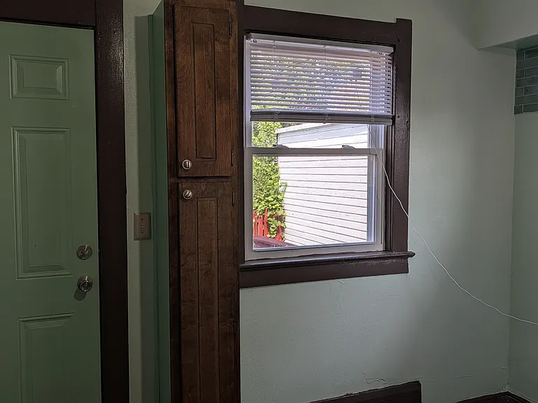 526 Ogden Ave — Photo 9