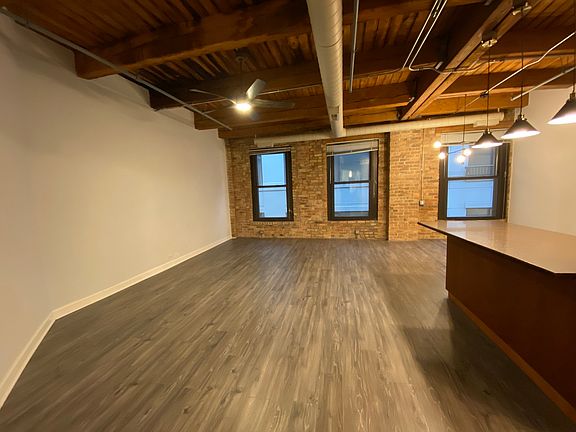 4th image of 225 W Huron St APT 418