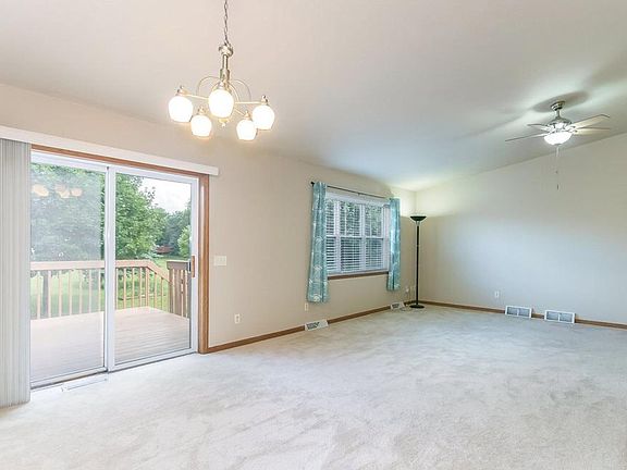 5th image of 1087 N Pine St