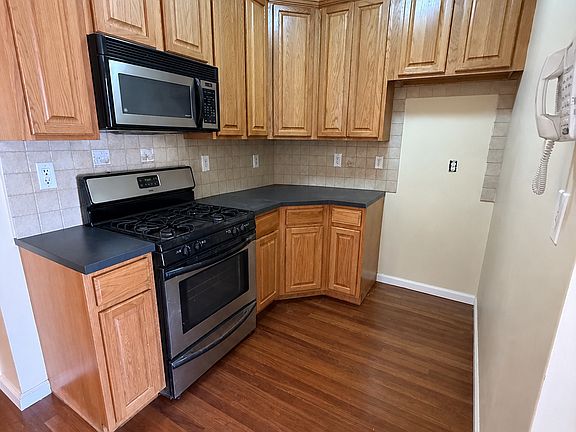 2nd image of 1587 W 4th St APT 1B