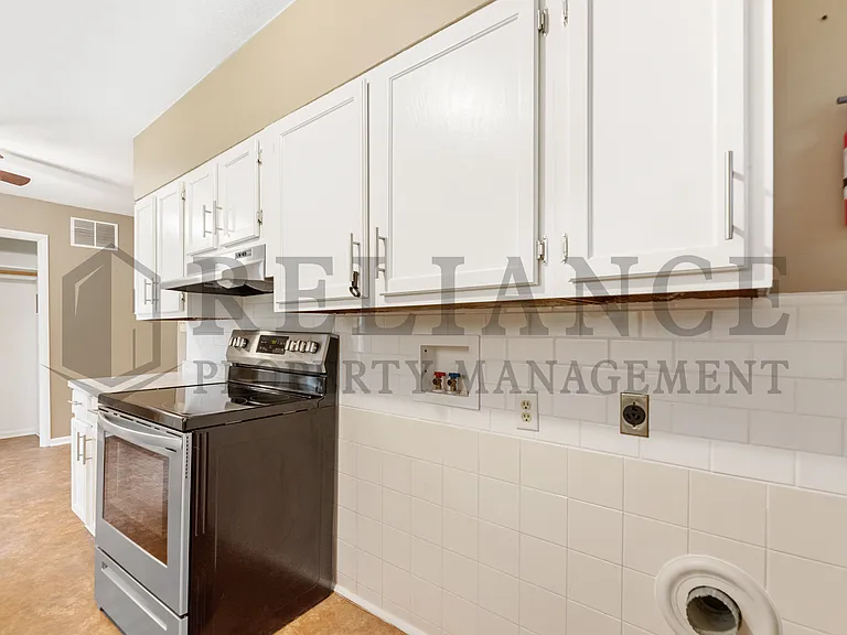 2310 S Vine St — Photo 14