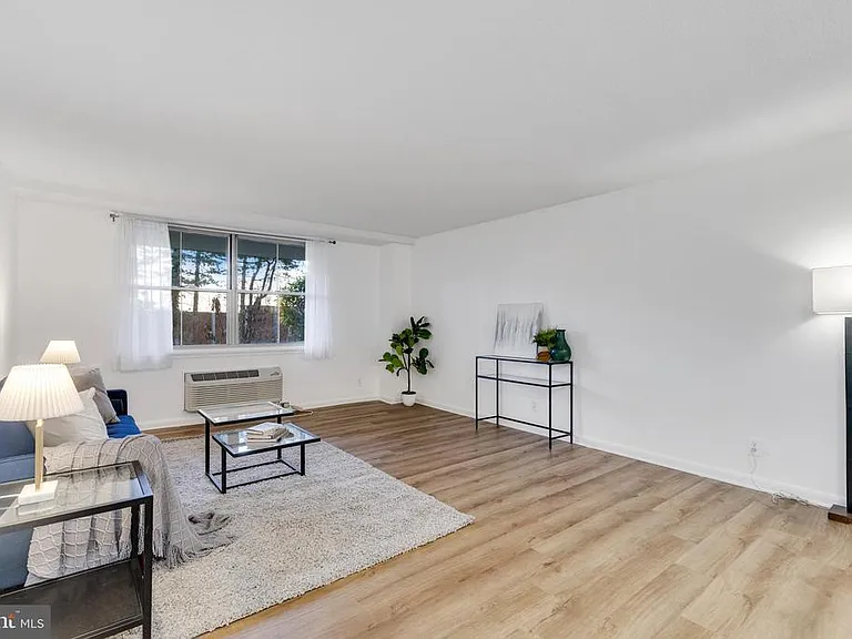 2030 N Adams St #303 — Photo 5