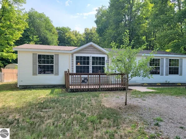 5431 W Mobile Trl, Traverse City, MI 49685