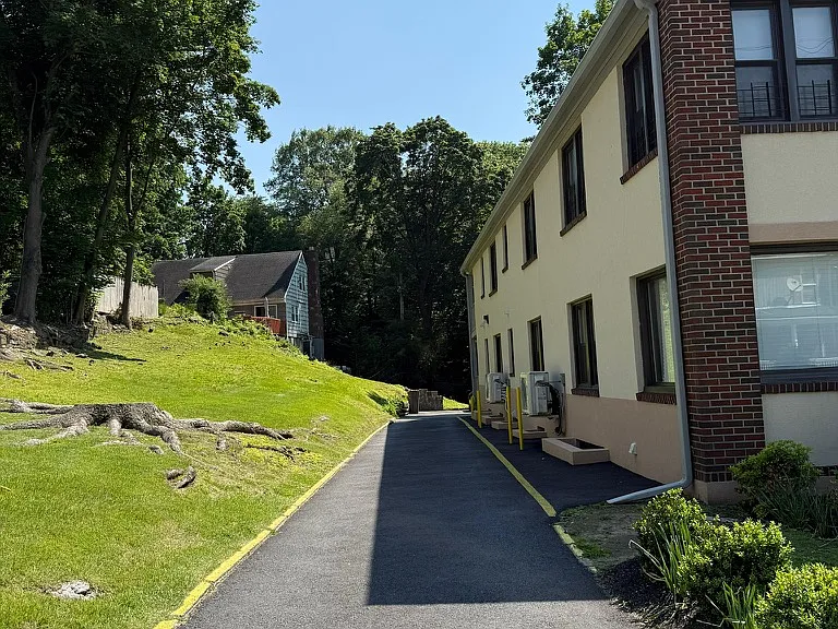 504 Ashford Ave #1W — Photo 2