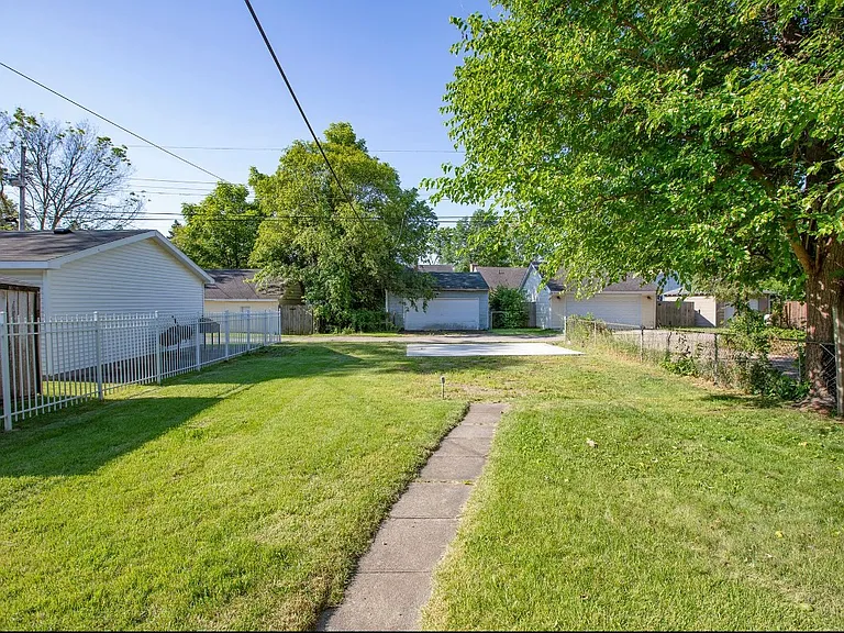 1342 Miner St — Photo 4