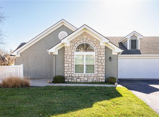 7153 Meadowsweet Ln, Shawnee, KS 66227