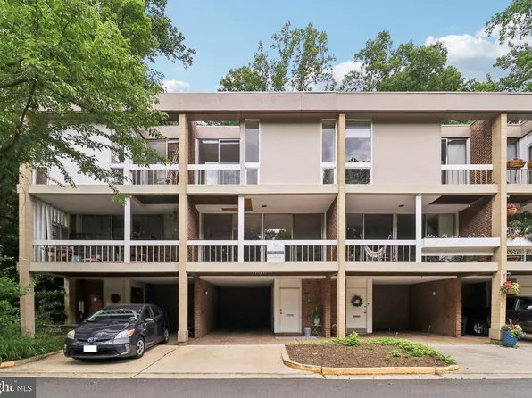 11524 Maple Ridge Rd, Reston, VA 20190