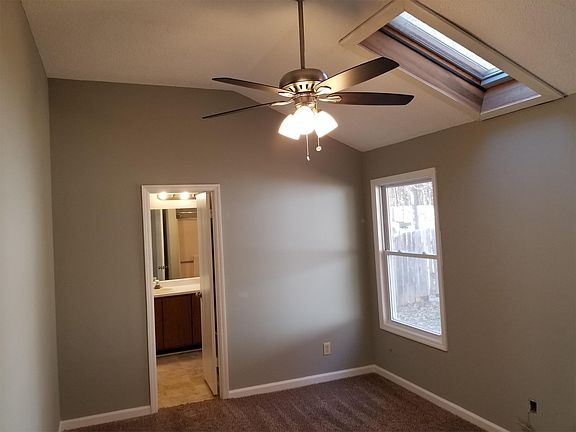 5th image of 208 Mountain Creek Dr