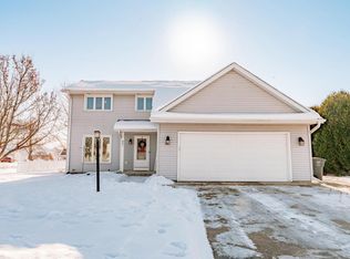 641 Small Farm ROAD, Mukwonago, WI 53149
