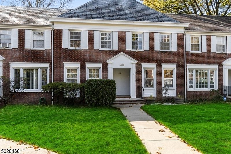 1st image of 34B Meadowbrook Pl