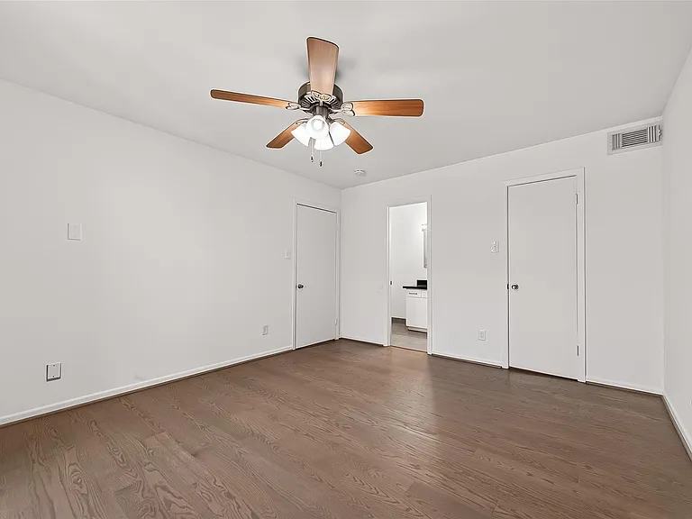 5524 Beverlyhill St #2 — Photo 32
