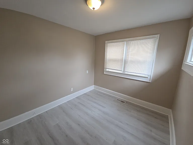 1337 Lee St — Photo 11
